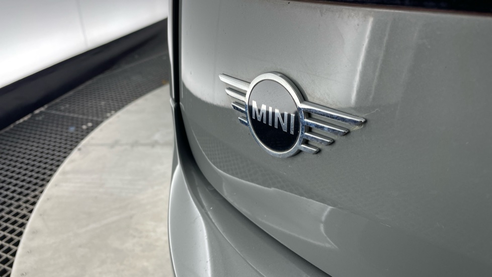 MINI Clubman 1.5 Cooper Classic 6dr Auto Petrol Estate - Image 39
