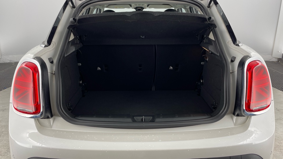 MINI Hatchback 1.5 Cooper Classic Premium 5dr Auto Petrol Hatchback - Image 13