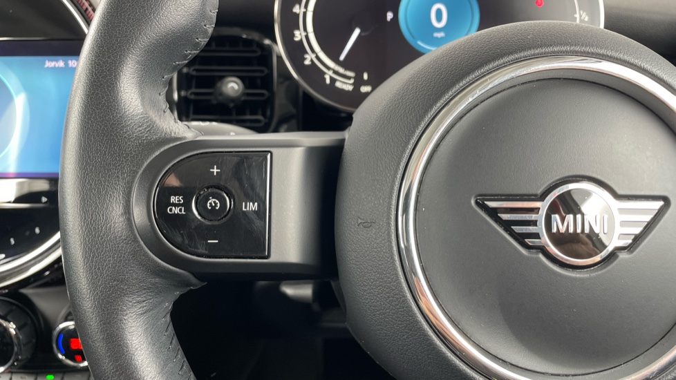 MINI Hatchback 1.5 Cooper Classic Premium 5dr Auto Petrol Hatchback - Image 17