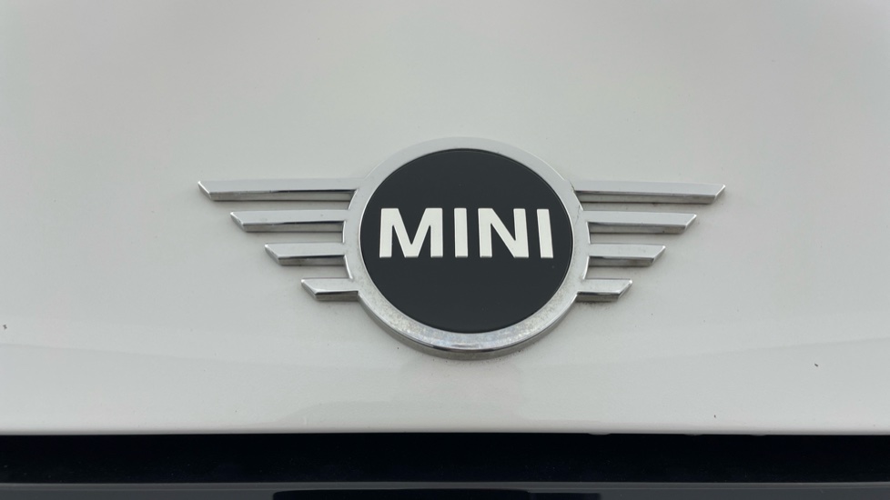 MINI Hatchback 1.5 Cooper Classic Premium 5dr Auto Petrol Hatchback - Image 24