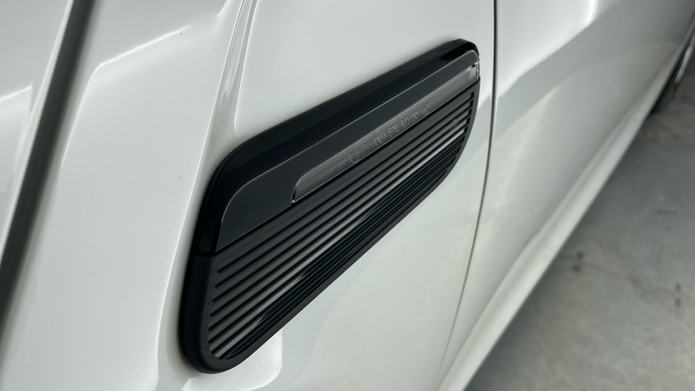 MINI Hatchback 1.5 Cooper Classic Premium 5dr Auto Petrol Hatchback - Image 25