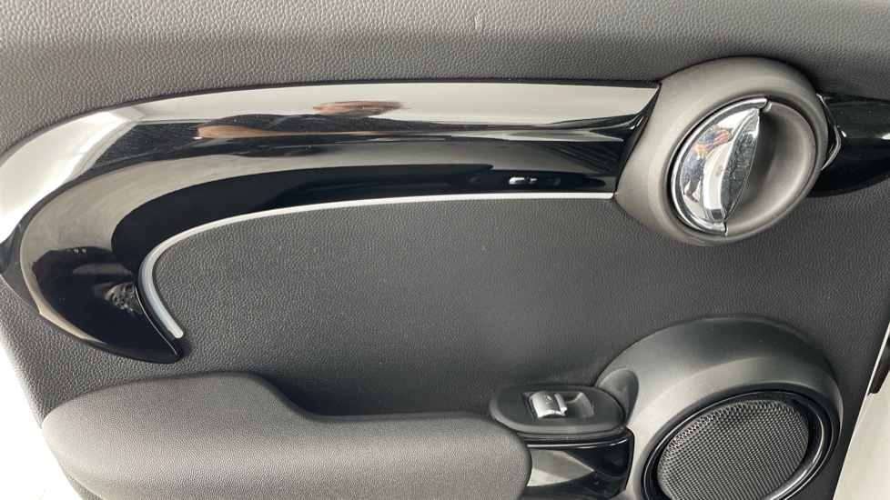 MINI Hatchback 1.5 Cooper Classic Premium 5dr Auto Petrol Hatchback - Image 30