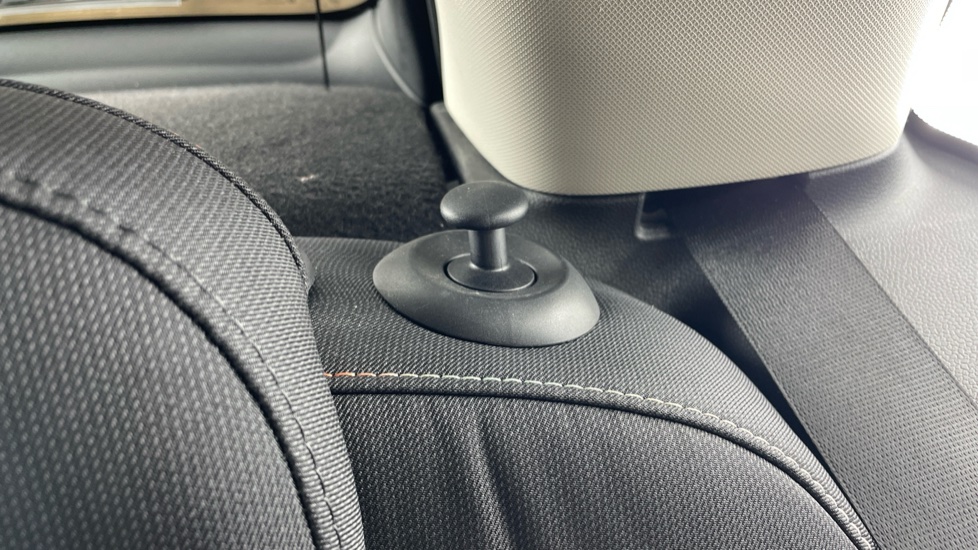 MINI Hatchback 1.5 Cooper Classic Premium 5dr Auto Petrol Hatchback - Image 33