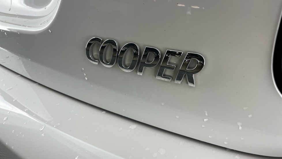 MINI Hatchback 1.5 Cooper Classic Premium 5dr Auto Petrol Hatchback - Image 39