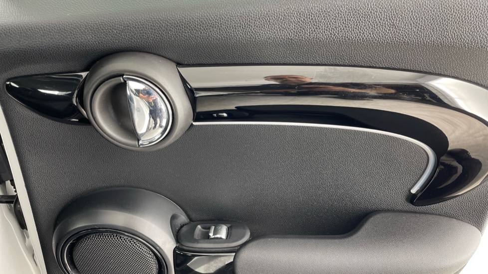 MINI Hatchback 1.5 Cooper Classic Premium 5dr Auto Petrol Hatchback - Image 40