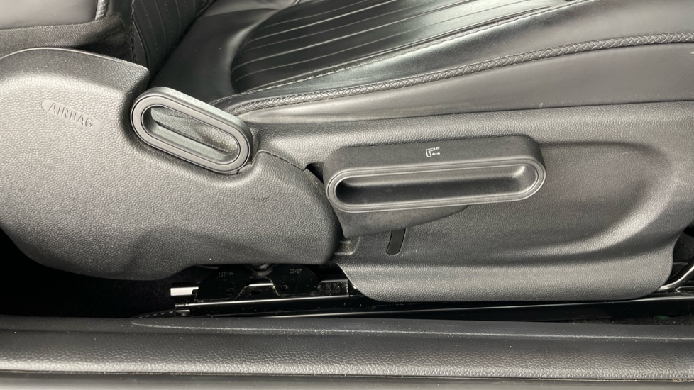 MINI Hatchback 1.5 Cooper Exclusive 3dr Auto Petrol Hatchback - Image 47
