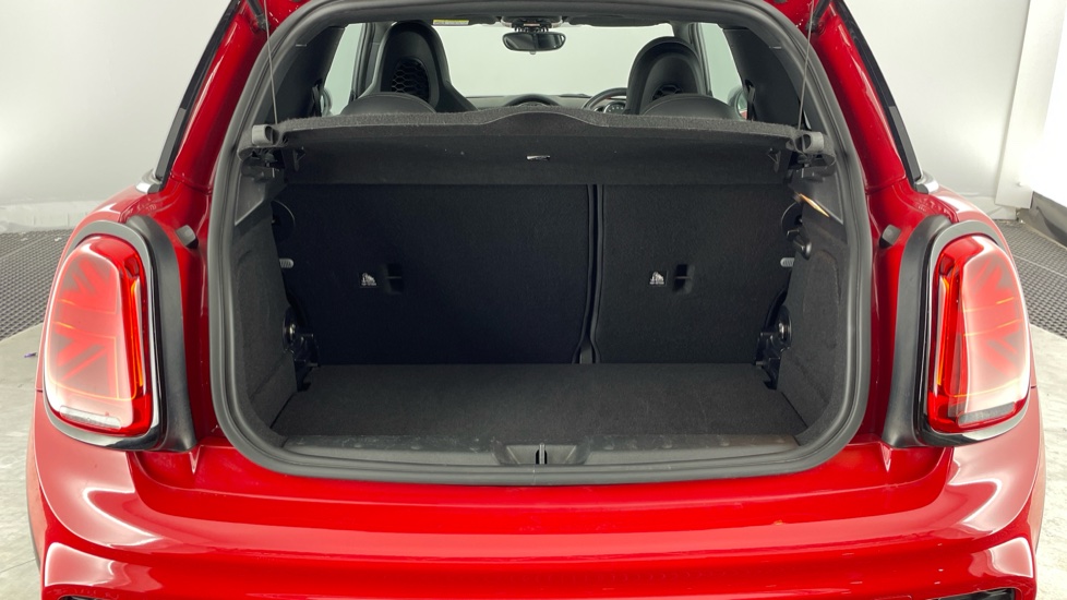 MINI Hatchback 2.0 Cooper S Sport II 3dr Auto [Comfort/Nav Pack] Petrol Hatchback - Image 13