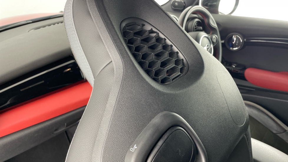 MINI Hatchback 2.0 Cooper S Sport II 3dr Auto [Comfort/Nav Pack] Petrol Hatchback - Image 30