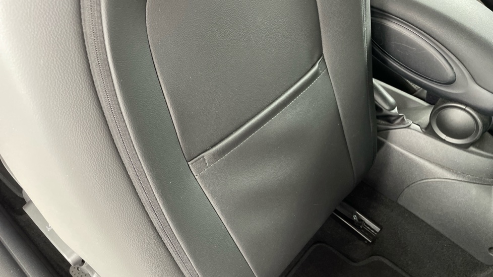 MINI Hatchback 2.0 Cooper S Sport II 3dr Auto [Comfort/Nav Pack] Petrol Hatchback - Image 32