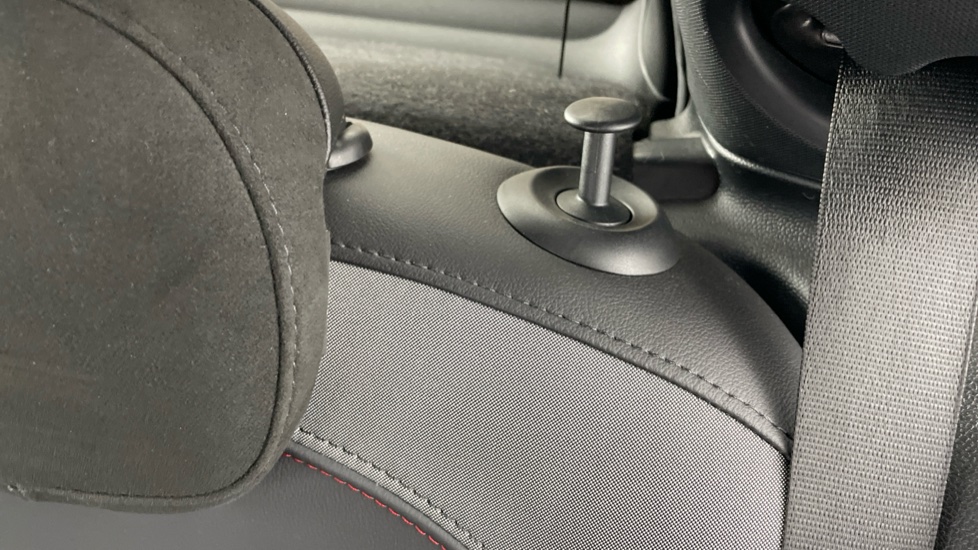 MINI Hatchback 2.0 Cooper S Sport II 3dr Auto [Comfort/Nav Pack] Petrol Hatchback - Image 36