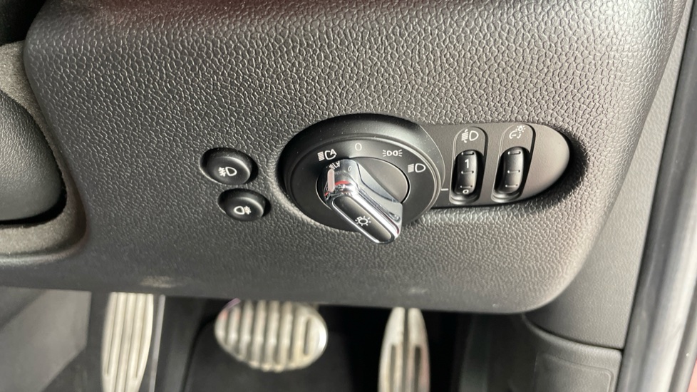 MINI Hatchback 2.0 Cooper S Sport II 3dr Auto [Comfort/Nav Pack] Petrol Hatchback - Image 53