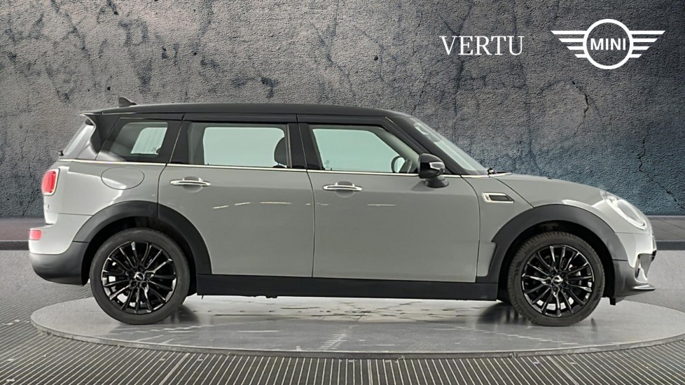MINI Clubman 1.5 Cooper Black Pack 6dr Petrol Estate - Image 3