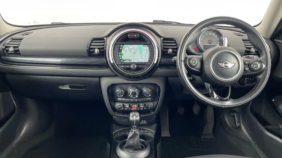MINI Clubman 1.5 Cooper Black Pack 6dr Petrol Estate - Image 4