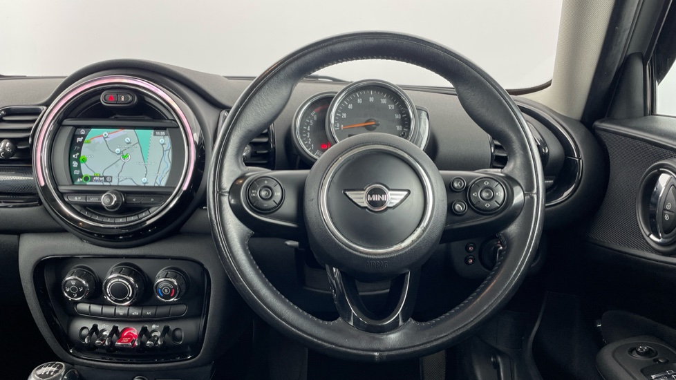 MINI Clubman 1.5 Cooper Black Pack 6dr Petrol Estate - Image 5