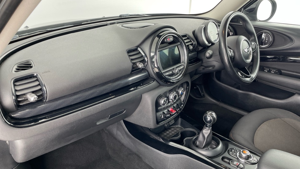 MINI Clubman 1.5 Cooper Black Pack 6dr Petrol Estate - Image 7