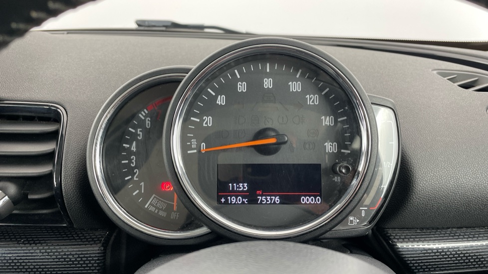 MINI Clubman 1.5 Cooper Black Pack 6dr Petrol Estate - Image 9