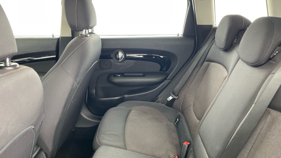 MINI Clubman 1.5 Cooper Black Pack 6dr Petrol Estate - Image 12