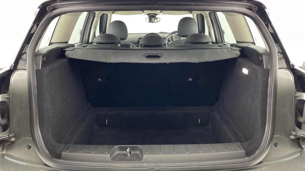 MINI Clubman 1.5 Cooper Black Pack 6dr Petrol Estate - Image 13