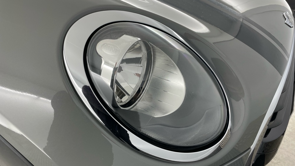MINI Clubman 1.5 Cooper Black Pack 6dr Petrol Estate - Image 23