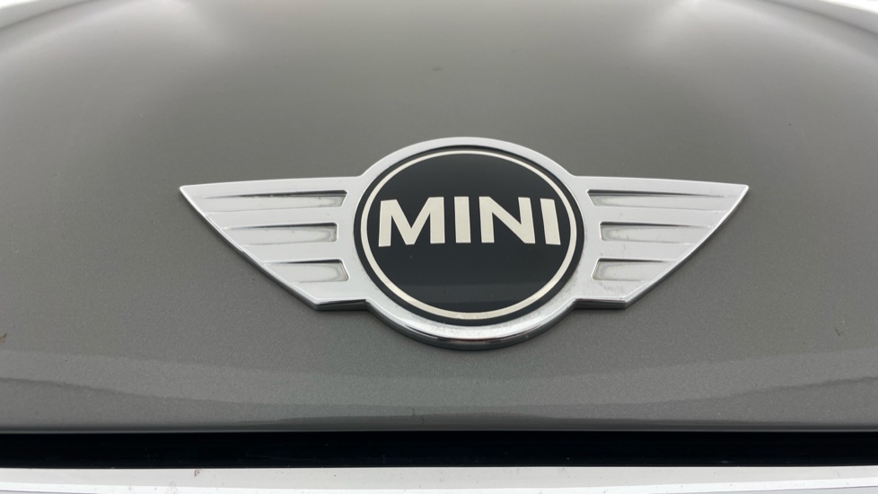 MINI Clubman 1.5 Cooper Black Pack 6dr Petrol Estate - Image 24