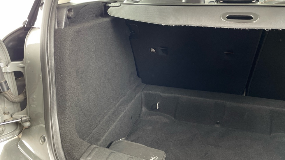 MINI Clubman 1.5 Cooper Black Pack 6dr Petrol Estate - Image 35