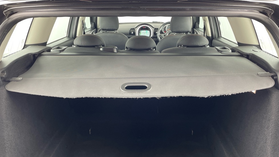 MINI Clubman 1.5 Cooper Black Pack 6dr Petrol Estate - Image 38