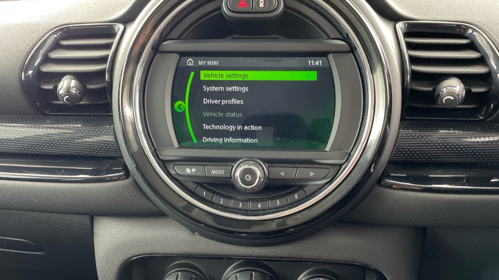 MINI Clubman 1.5 Cooper Black Pack 6dr Petrol Estate - Image 57