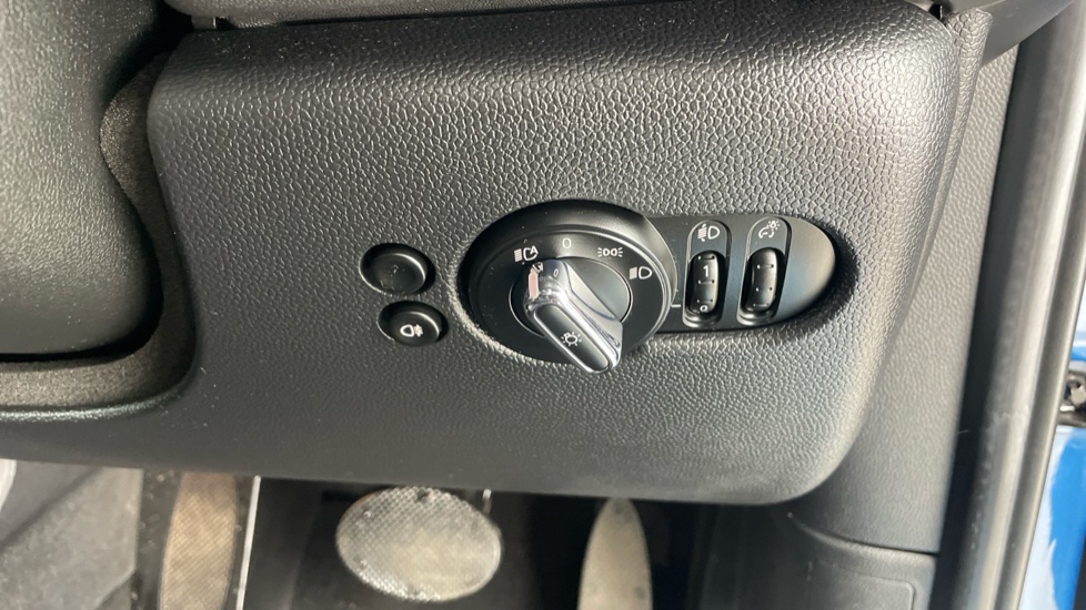 MINI Hatchback 2.0 Cooper S Exclusive 5dr Auto Petrol Hatchback - Image 56