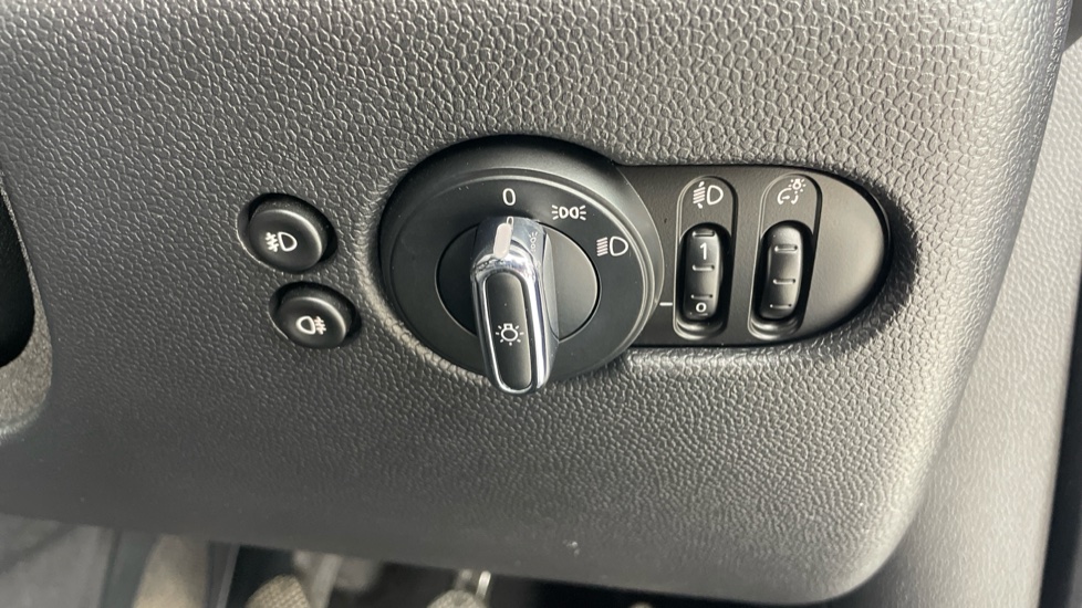 MINI Hatchback 1.5 Cooper II 5dr Petrol Hatchback - Image 44