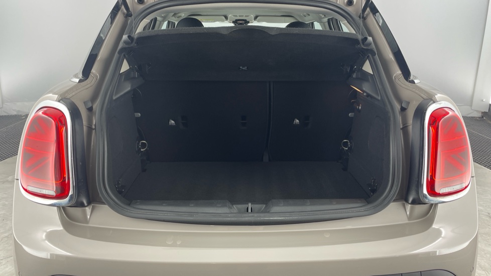 MINI Hatchback 1.5 Cooper Classic Premium 5dr Auto Petrol Hatchback - Image 13