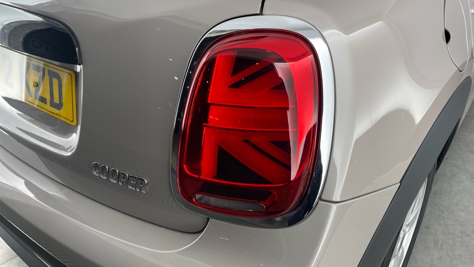 MINI Hatchback 1.5 Cooper Classic Premium 5dr Auto Petrol Hatchback - Image 22