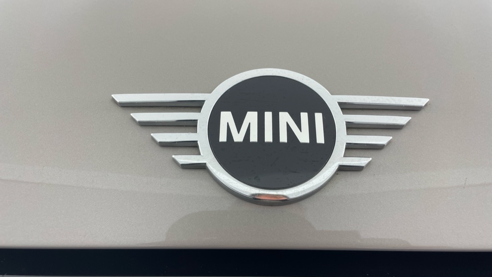 MINI Hatchback 1.5 Cooper Classic Premium 5dr Auto Petrol Hatchback - Image 24