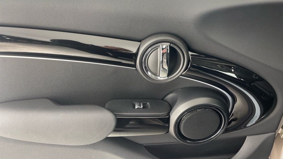 MINI Hatchback 1.5 Cooper Classic Premium 5dr Auto Petrol Hatchback - Image 26