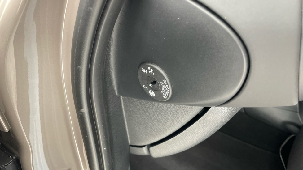 MINI Hatchback 1.5 Cooper Classic Premium 5dr Auto Petrol Hatchback - Image 29