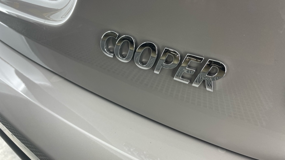MINI Hatchback 1.5 Cooper Classic Premium 5dr Auto Petrol Hatchback - Image 39