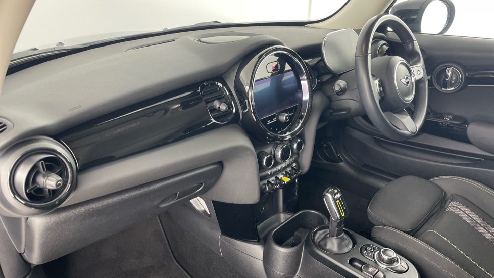 MINI Hatchback 135kW Cooper S Level 1 33kWh 3dr Auto Electric Hatchback - Image 7
