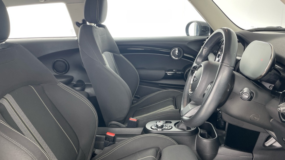 MINI Hatchback 135kW Cooper S Level 1 33kWh 3dr Auto Electric Hatchback - Image 11