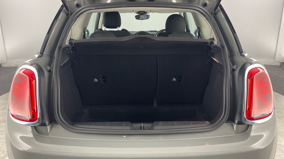 MINI Hatchback 135kW Cooper S Level 1 33kWh 3dr Auto Electric Hatchback - Image 13