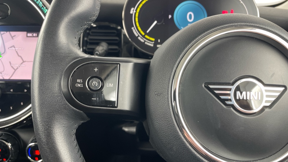 MINI Hatchback 135kW Cooper S Level 1 33kWh 3dr Auto Electric Hatchback - Image 17