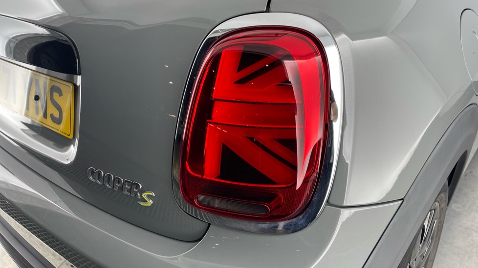 MINI Hatchback 135kW Cooper S Level 1 33kWh 3dr Auto Electric Hatchback - Image 22