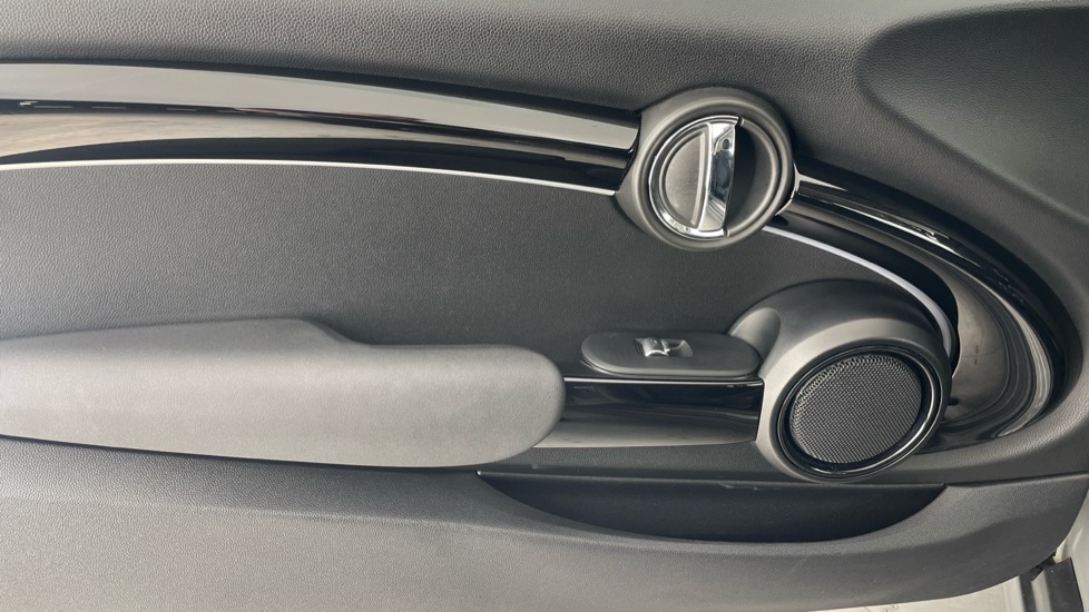 MINI Hatchback 135kW Cooper S Level 1 33kWh 3dr Auto Electric Hatchback - Image 27
