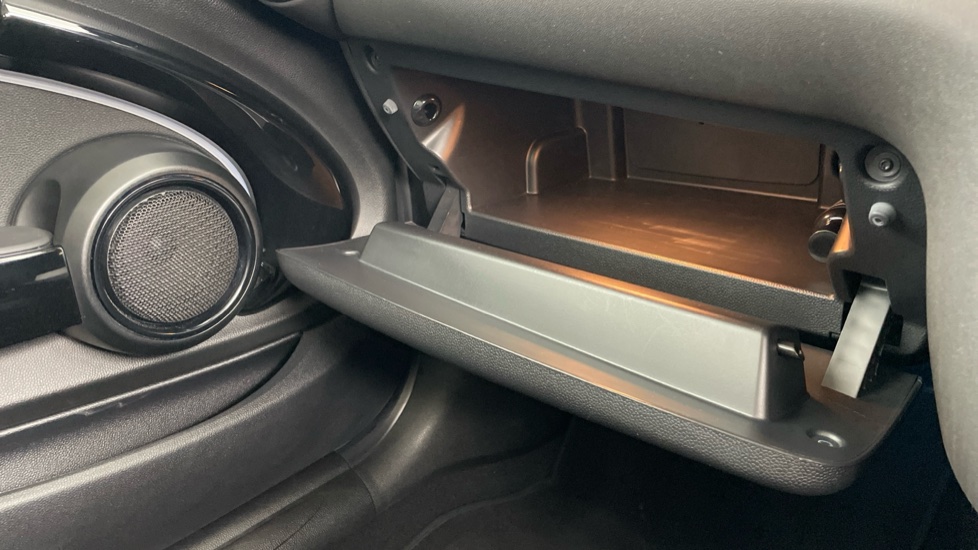 MINI Hatchback 135kW Cooper S Level 1 33kWh 3dr Auto Electric Hatchback - Image 66