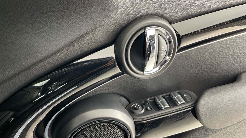 MINI Hatchback 1.5 Cooper Exclusive Premium 5dr Auto Petrol Hatchback - Image 20