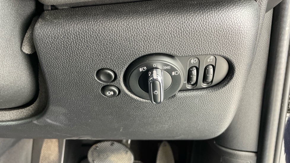 MINI Hatchback 1.5 Cooper Exclusive Premium 5dr Auto Petrol Hatchback - Image 55