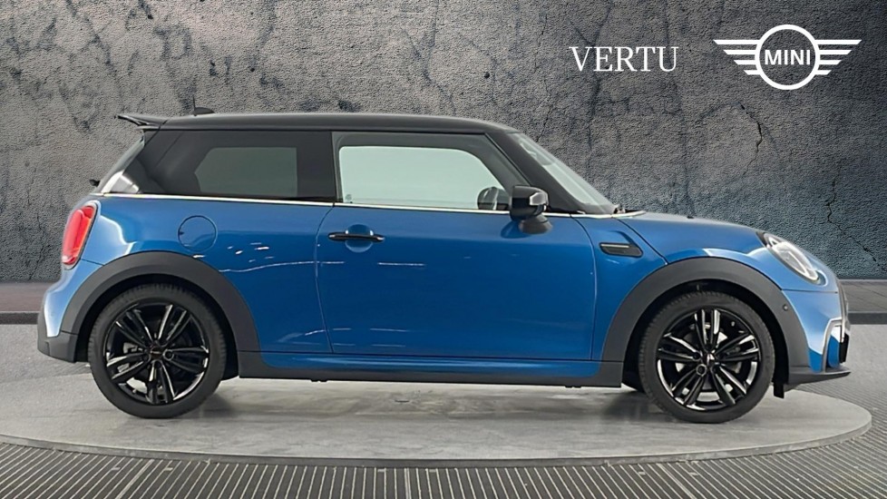 MINI Hatchback 1.5 Cooper Sport 3dr Auto [Comfort/Nav Pack] Petrol Hatchback - Image 3