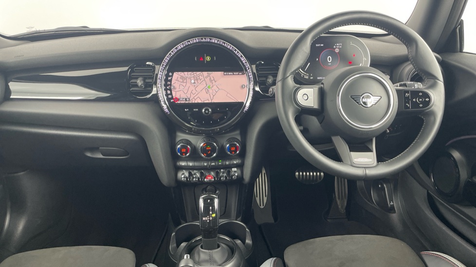 MINI Hatchback 1.5 Cooper Sport 3dr Auto [Comfort/Nav Pack] Petrol Hatchback - Image 4