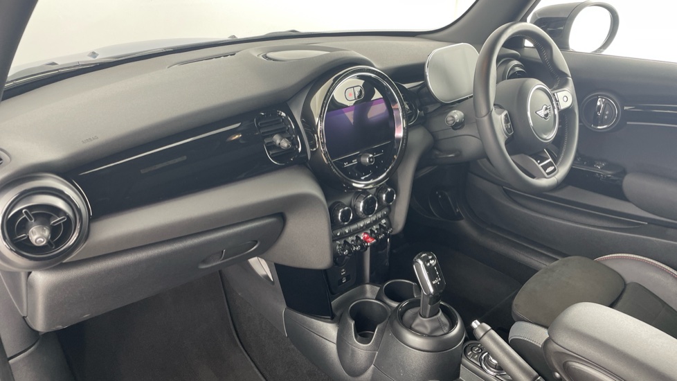 MINI Hatchback 1.5 Cooper Sport 3dr Auto [Comfort/Nav Pack] Petrol Hatchback - Image 7