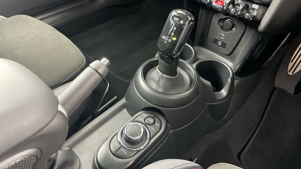 MINI Hatchback 1.5 Cooper Sport 3dr Auto [Comfort/Nav Pack] Petrol Hatchback - Image 10