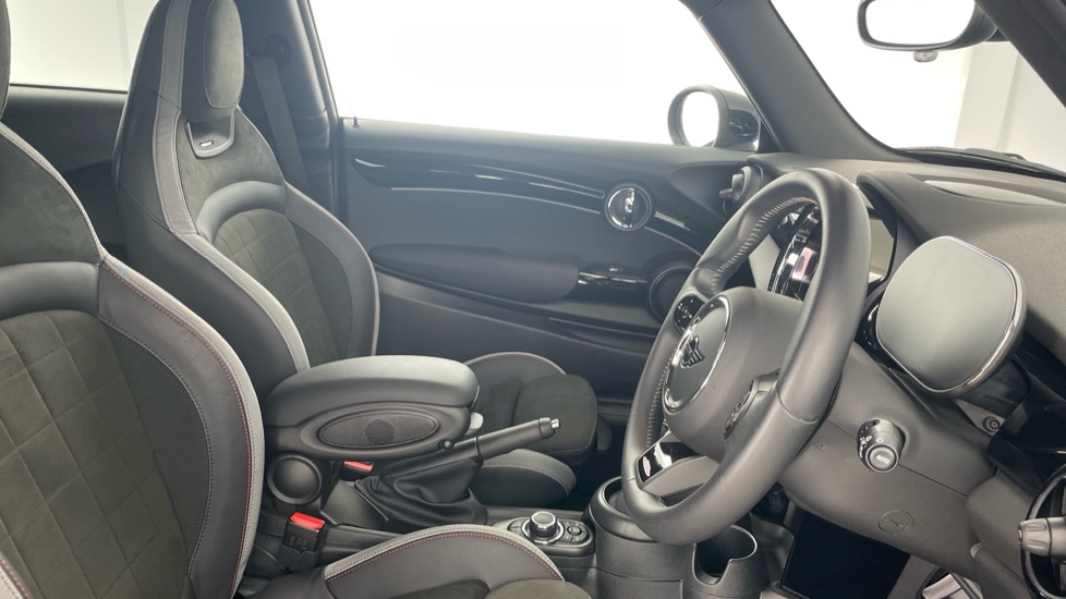 MINI Hatchback 1.5 Cooper Sport 3dr Auto [Comfort/Nav Pack] Petrol Hatchback - Image 11