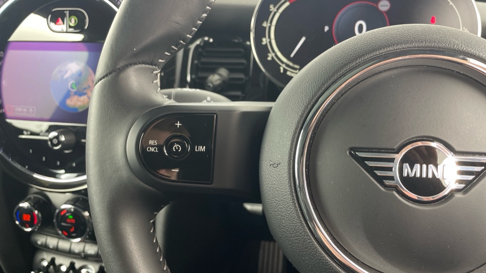 MINI Hatchback 1.5 Cooper Sport 3dr Auto [Comfort/Nav Pack] Petrol Hatchback - Image 17